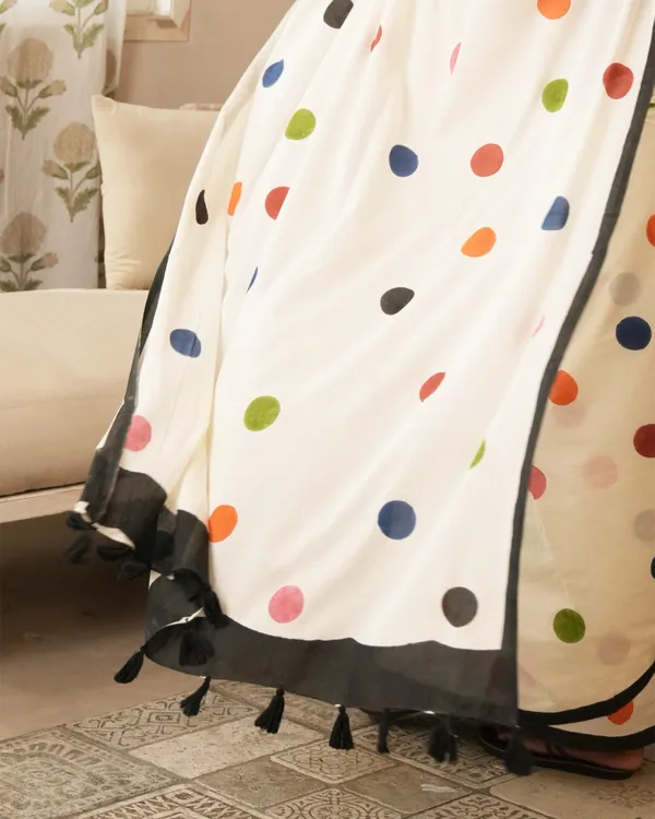 Beige_Cotton_Polka_Dot_Printed_Mul_Saree_With_Tassels_For_Women